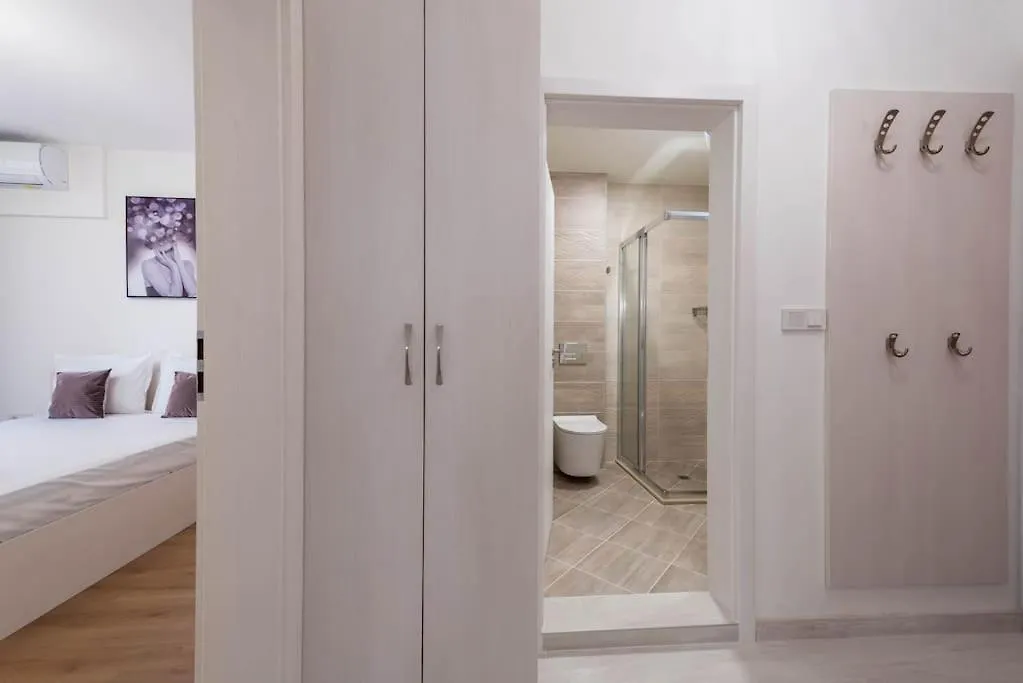 Labyrinth Apartment - Free Parking Space Included Varna