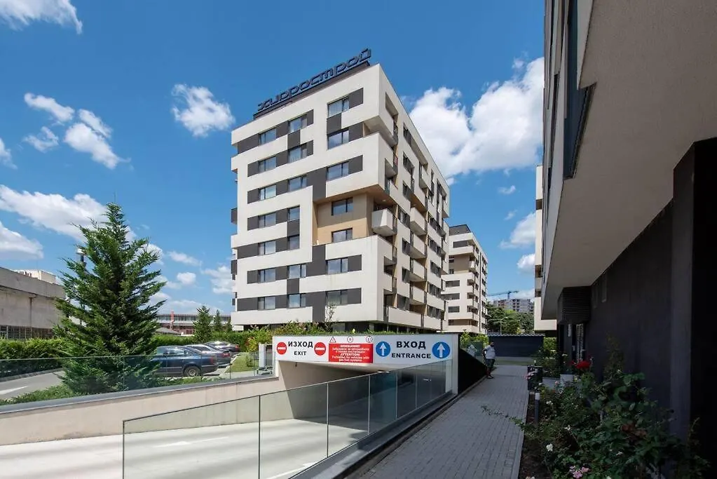 Labyrinth Apartment - Free Parking Space Included Varna